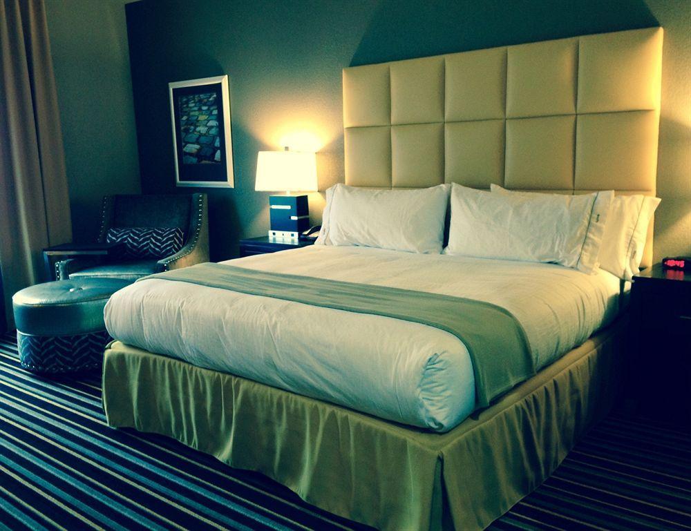 Holiday Inn Express Covington-Madisonville By Ihg Esterno foto